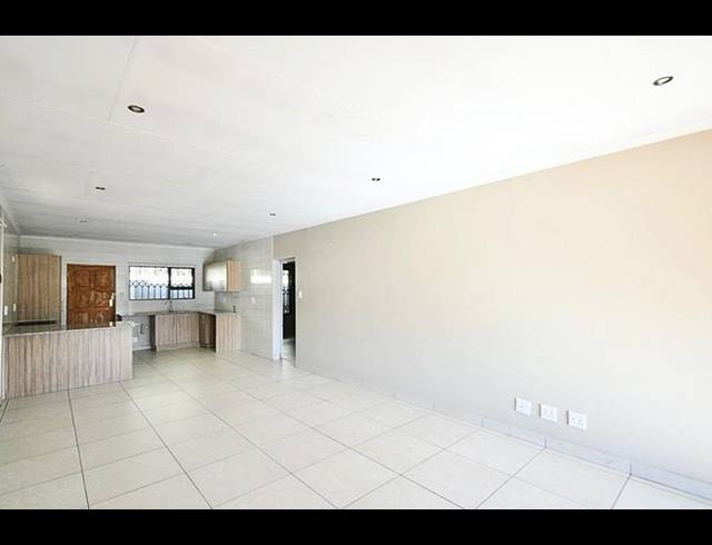 2 BEDROOM TOWNHOUSE FOR SALE IN ORIEL